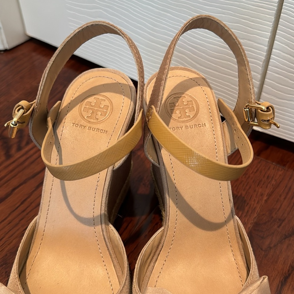 Tory Burch Wedges (Light Rose/Tan Color) Size 8.5 - Picture 8 of 12